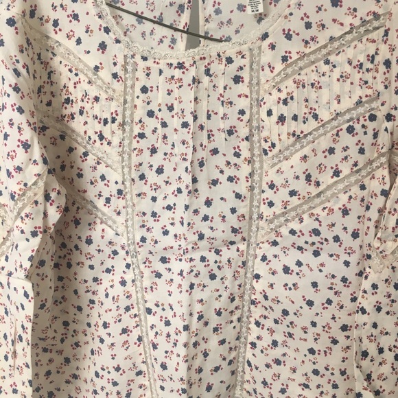 Flower shirt. - Picture 2 of 3